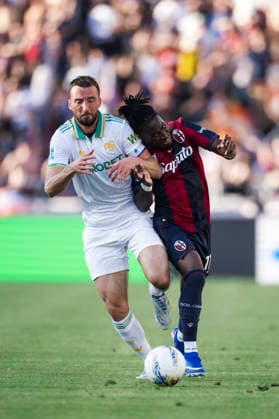 Bologna FC v AS Roma - Serie A Bryan Cristante of AS Roma competes for the ball with Jonathan Rowe of Bologna FC during the Serie A football match between Bologna FC and AS Roma. Bologna Italy Copyright: xNicolòxCampox