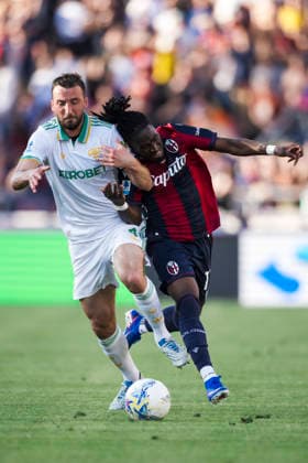 Bologna FC v AS Roma - Serie A Bryan Cristante of AS Roma competes for the ball with Jonathan Rowe of Bologna FC during the Serie A football match between Bologna FC and AS Roma. Bologna Italy Copyright: xNicolòxCampox
