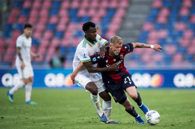 Bologna FC v AS Roma - Serie A Jens Odgaard of Bologna FC competes for the ball with Evan Ndicka of AS Roma during the Serie A football match between Bologna FC and AS Roma. Bologna Italy Copyright: xNicolòxCampox