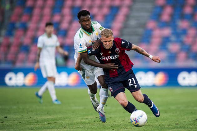 Bologna FC v AS Roma - Serie A Jens Odgaard of Bologna FC competes for the ball with Evan Ndicka of AS Roma during the Serie A football match between Bologna FC and AS Roma. Bologna Italy Copyright: xNicolòxCampox