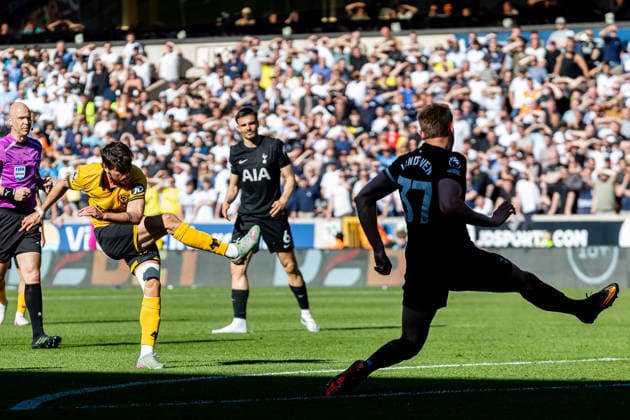 Wolverhampton Wanderers v Tottenham Hotspur, Premier League Wolverhampton Wanderers defender Hugo Bueno (3) shoots at goal during the Premier League match between Wolverhampton Wanderers and Tottenham Hotspur at Molineux, Wolverhampton, UK on 25 April 2026. Wolverhampton Molineux West Midlands UK Editorial use only DataCo restrictions apply See www.football-dataco.com , Copyright: xManjitxNarotrax PSI-24154-0092