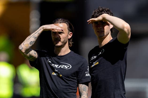 Wolverhampton Wanderers v Tottenham Hotspur, Premier League Tottenham Hotspur midfielder James Maddison (10) and Tottenham Hotspur midfielder Archie Gray (14) shield eyes before the Premier League match between Wolverhampton Wanderers and Tottenham Hotspur at Molineux, Wolverhampton, UK on 25 April 2026. Wolverhampton Molineux West Midlands UK Editorial use only DataCo restrictions apply See www.football-dataco.com , Copyright: xManjitxNarotrax PSI-24154-0165