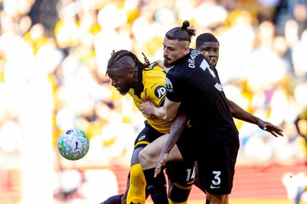 Wolverhampton Wanderers v Tottenham Hotspur, Premier League Tottenham Hotspur defender Radu Dragusin (3) battles for possession with Wolverhampton Wanderers forward Tolu Arokodare (14) during the Premier League match between Wolverhampton Wanderers and Tottenham Hotspur at Molineux, Wolverhampton, UK on 25 April 2026. Wolverhampton Molineux West Midlands UK Editorial use only DataCo restrictions apply See www.football-dataco.com , Copyright: xManjitxNarotrax PSI-24154-0186