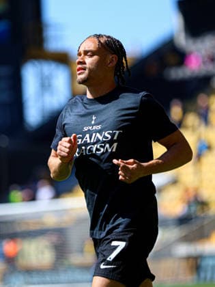 WOLVERHAMPTON, ENGLAND - April 25: Xavi Simons of Tottenham warms up during the Premier League football match between Wolverhampton Wanderers and Tottenham Hotspur at Molineux stadium on April 25, 2026 in Wolverhampton, England.  Copyright: xNataliexMincher SPPx Sportspressphoto_SPR136185