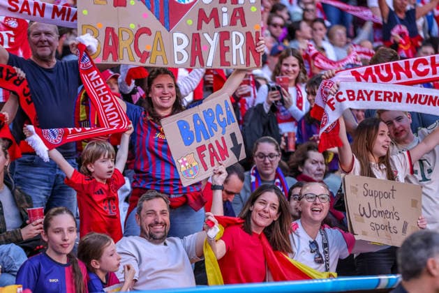 GER, Munich, Bayern Munich vs FC Barcelona, WomenÂs Champions League, Football, UEFA, 2025 2026 season, Allianz Arena, semi-final, first leg in picture Fans Barcelona and FC Bayern Munich DFB DFL REGULATIONS PROHIBIT ANY USE OF PHOTOGRAPHS AS IMAGE SEQUENCES AND OR QUASI VIDEO, 25 04 2026 Copyright: HMBxMedia HendrikxHamelau