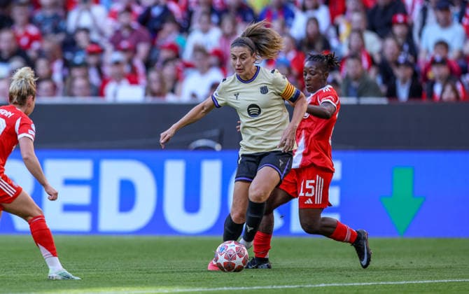 GER, Munich, Bayern Munich vs FC Barcelona, WomenÂs Champions League, Football, UEFA, 2025 2026 season, Allianz Arena, semi-final, first leg in the picture from l Alexia Putellas FC Barcelona 11 , Bernadette Amani Bayern Munich 15 DFB DFL REGULATIONS PROHIBIT ANY USE OF PHOTOGRAPHS AS IMAGE SEQUENCES AND OR QUASI VIDEO, 25 04 2026 Copyright: HMBxMedia HendrikxHamelau