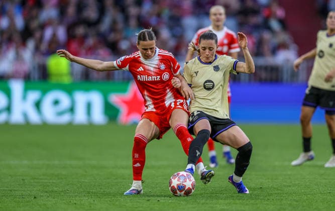 GER, Munich, Bayern Munich vs FC Barcelona, WomenÂs Champions League, Football, UEFA, Season 2025 2026, Allianz Arena, Semi-final, First leg in picture f l Klara Bühl Bayern Munich 17 , Ona Batlle FC Barcelona 22 DFB DFL REGULATIONS PROHIBIT ANY USE OF PHOTOGRAPHS AS IMAGE SEQUENCES AND OR QUASI VIDEO, 25 04 2026 Copyright: HMBxMedia HendrikxHamelau