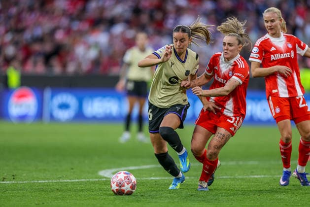GER, Munich, Bayern Munich vs FC Barcelona, WomenÂs Champions League, Football, UEFA, Season 2025 2026, Allianz Arena, Semi-final, First leg in picture f l Clara Serrajordi FC Barcelona 16 , Georgia Stanway Bayern Munich 31 , Duel DFB DFL REGULATIONS PROHIBIT ANY USE OF PHOTOGRAPHS AS IMAGE SEQUENCES AND OR QUASI VIDEO, 25 04 2026 Copyright: HMBxMedia HendrikxHamelau