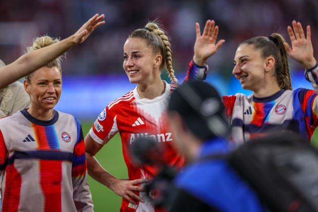 GER, Munich, Bayern Munich vs FC Barcelona, WomenÂs Champions League, Football, UEFA, 2025 2026 season, Allianz Arena, semi-final, first leg in picture Giulia Gwinn Bayern Munich 7 DFB DFL REGULATIONS PROHIBIT ANY USE OF PHOTOGRAPHS AS IMAGE SEQUENCES AND OR QUASI VIDEO, 25 04 2026 Copyright: HMBxMedia HendrikxHamelau