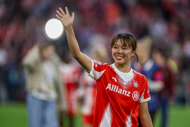 GER, Munich, Bayern Munich vs FC Barcelona, WomenÂs Champions League, Football, UEFA, Season 2025 2026, Allianz Arena, Semi-final, First leg in picture Momoko Tanikawa Bayern Munich 18 DFB DFL REGULATIONS PROHIBIT ANY USE OF PHOTOGRAPHS AS IMAGE SEQUENCES AND OR QUASI VIDEO, 25 04 2026 Copyright: HMBxMedia HendrikxHamelau