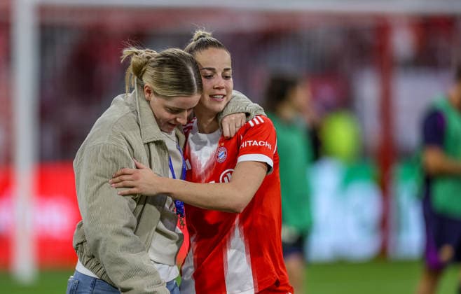 GER, Munich, Bayern Munich vs FC Barcelona, WomenÂs Champions League, Football, UEFA, 2025 2026 season, Allianz Arena, semi-final, first leg in the picture from l Alara Åžehitler Bayern Munich 14 and Giulia Gwinn Bayern Munich 7 after the match DFB DFL REGULATIONS PROHIBIT ANY USE OF PHOTOGRAPHS AS IMAGE SEQUENCES AND OR QUASI VIDEO, 25 04 2026 Copyright: HMBxMedia HendrikxHamelau