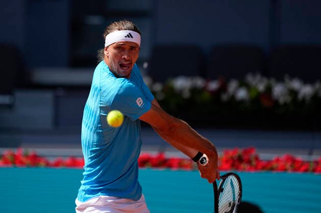 April 25, 2026, Madrid, Madrid, Spain: Alexander Zverev Germany plays against Mariano Navone of Argentina during the Mutua Madrid Open 2026, ATP, Tennis Herren Masters 1000 and WTA, Tennis Damen 1000, at La Caja Magica on April 25, 2026 in Madrid, Spain. Madrid Spain - ZUMAa181 20260425_zaa_a181_199 Copyright: xOscarxJ.xBarrosox