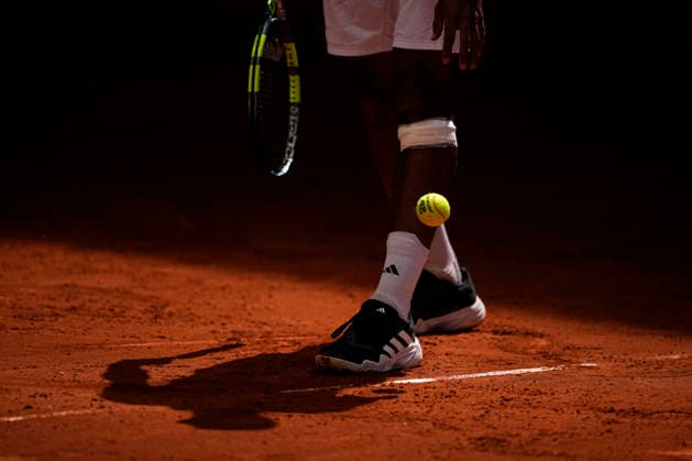 April 25, 2026, Madrid, Madrid, Spain: Detail of the Adidas s shoes of Felix Auger-Aliassime of Canada while he plays against Vilius Gaubas of Lithuania during the Mutua Madrid Open 2026, ATP, Tennis Herren Masters 1000 and WTA, Tennis Damen 1000, at La Caja Magica on April 25, 2026 in Madrid, Spain. Madrid Spain - ZUMAa181 20260425_zaa_a181_197 Copyright: xOscarxJ.xBarrosox