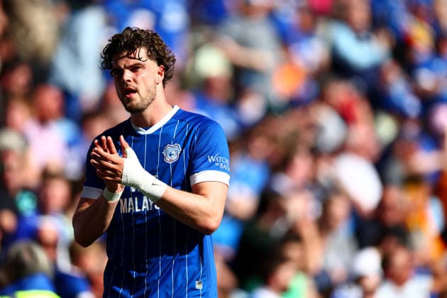 Fans applaud Ollie Tanner of Cardiff City. Cardiff City v Northampton Town, EFL Sky Bet League One, Football, Cardiff City Stadium, Cardiff, UK - 25 Apr 2026Cardiff Cardiff City Stadium United Kingdom EDITORIAL USE ONLY No use with unauthorised audio, video, data, fixture lists, club league logos or live services. Online in-match use limited to 120 images, no video emulation. No use in betting, games or single club league player publications. Copyright: xJamesxMarsh Shutterstockx 16838783cu
