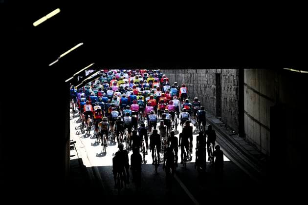 Liege Bastogne Liege 2026 Cycling Race LIEGE, BELGIUM - APRIL 26 : Illustration picture of the start of the race during the 112th edition of Liege Bastogne Liege an UCI World Tour 1.UWT one day cycling road race for Men Elite of 260 km with start in Liege and finish in Liege on April 26, 2026 in Liege, Belgium, 26 04 2026 ( Motordriver Guy De Vuyst - Liege Belgium  Copyright: xVincentxKalutx