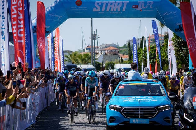 61st Presidential Cycling Tour of Turkiye IZMIR, TURKIYE - APRIL 26: Cyclists compete in the first stage of the 61st Presidential Cycling Tour of Turkiye, a 148-kilometer route from Cesme to Selcuk, on April 26, 2026 in Izmir, Turkiye. Held under the auspices of the Turkish Presidency and supported by the Turkish Youth and Sports Ministry, the 8-stage race is Turkiye s only event in the ProSeries category on the UCI Europe Tour calendar. Ahmet Serdar Eser Anadolu Izmir Turkey. Editorial use only. Please get in touch for any other usage.  Copyright: x2026xAnadoluxAhmetxSerdarxEserx