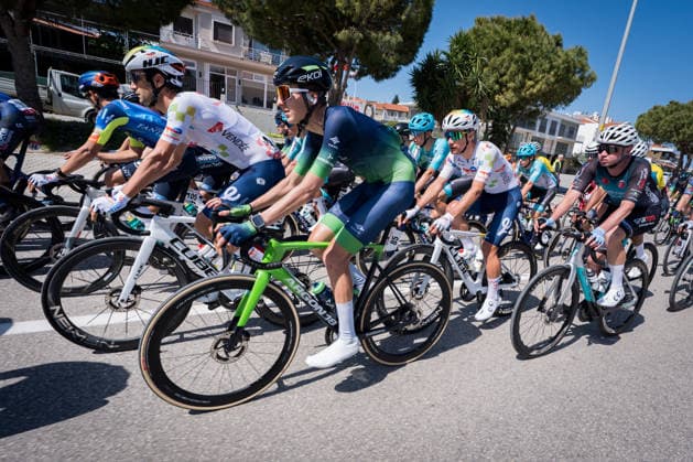 61st Presidential Cycling Tour of Turkiye IZMIR, TURKIYE - APRIL 26: Cyclists compete in the first stage of the 61st Presidential Cycling Tour of Turkiye, a 148-kilometer route from Cesme to Selcuk, on April 26, 2026 in Izmir, Turkiye. Held under the auspices of the Turkish Presidency and supported by the Turkish Youth and Sports Ministry, the 8-stage race is Turkiye s only event in the ProSeries category on the UCI Europe Tour calendar. Ahmet Serdar Eser Anadolu Izmir Turkey. Editorial use only. Please get in touch for any other usage.  Copyright: x2026xAnadoluxAhmetxSerdarxEserx