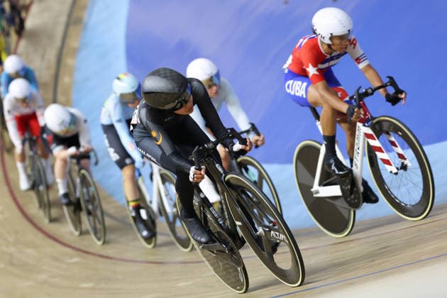 UCI Track World Cup: Nilai Picture by Alex Whitehead SWpix.com - 26 04 2026 - Cycling - UCI Track World Cup: Nilai - Velodrom Nasional Malaysia, Nilai, Malaysia - Women s Omnium - Scratch Race 1 4 - Nur Aisyah Mohamad Zubir (Malaysia) Copyright: x xSWpix.comx(t axPhotographyxHubxLtd)xAlexxWhitehead SWpix.comx SWP-3030-13267