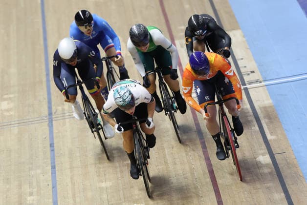UCI Track World Cup: Nilai Picture by Alex Whitehead SWpix.com - 26 04 2026 - Cycling - UCI Track World Cup: Nilai - Velodrom Nasional Malaysia, Nilai, Malaysia - Women s Keirin - Semifinals - Lauriane Genest (Canada), Steffie van der Peet (Netherlands), Stefany Lorena Cuadrado Florez (Colombia), Luz Daniela Gaxiola Gonzalez (Mexico) Copyright: x xSWpix.comx(t axPhotographyxHubxLtd)xAlexxWhitehead SWpix.comx SWP-3030-13278