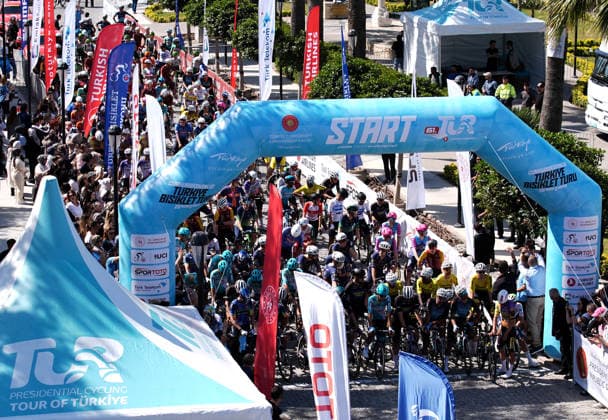 61st Presidential Cycling Tour of Turkiye IZMIR, TURKIYE - APRIL 26: Cyclists compete in the first stage of the 61st Presidential Cycling Tour of Turkiye, a 148-kilometer route from Cesme to Selcuk, on April 26, 2026 in Izmir, Turkiye. Held under the auspices of the Turkish Presidency and supported by the Turkish Youth and Sports Ministry, the 8-stage race is Turkiye s only event in the ProSeries category on the UCI Europe Tour calendar. Mahmut Serdar Alakus Anadolu Izmir Turkey. Editorial use only. Please get in touch for any other usage.  Copyright: x2026xAnadoluxMahmutxSerdarxAlakusx