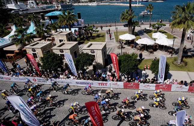 61st Presidential Cycling Tour of Turkiye IZMIR, TURKIYE - APRIL 26: Cyclists compete in the first stage of the 61st Presidential Cycling Tour of Turkiye, a 148-kilometer route from Cesme to Selcuk, on April 26, 2026 in Izmir, Turkiye. Held under the auspices of the Turkish Presidency and supported by the Turkish Youth and Sports Ministry, the 8-stage race is Turkiye s only event in the ProSeries category on the UCI Europe Tour calendar. Mahmut Serdar Alakus Anadolu Izmir Turkey. Editorial use only. Please get in touch for any other usage.  Copyright: x2026xAnadoluxMahmutxSerdarxAlakusx