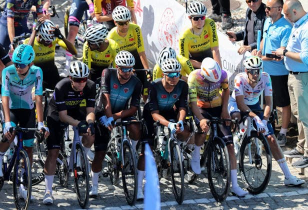 61st Presidential Cycling Tour of Turkiye IZMIR, TURKIYE - APRIL 26: Cyclists compete in the first stage of the 61st Presidential Cycling Tour of Turkiye, a 148-kilometer route from Cesme to Selcuk, on April 26, 2026 in Izmir, Turkiye. Held under the auspices of the Turkish Presidency and supported by the Turkish Youth and Sports Ministry, the 8-stage race is Turkiye s only event in the ProSeries category on the UCI Europe Tour calendar. Mahmut Serdar Alakus Anadolu Izmir Turkey. Editorial use only. Please get in touch for any other usage.  Copyright: x2026xAnadoluxMahmutxSerdarxAlakusx