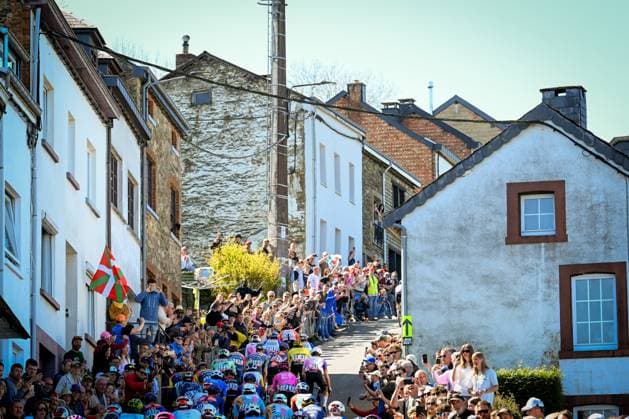 The pack of riders pictured in action during the men elite race of the Liege-Bastogne-Liege UCI World Tour one day cycling race, 259,5km from Liege, over Bastogne to Liege, Sunday 26 April 2026. MAARTENxSTRAETEMANS  x172063237x