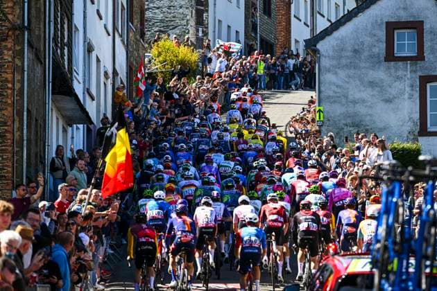 Liege Bastogne Liege 2026 Cycling Race LIEGE, BELGIUM - APRIL 26 : Illustration picture of the peloton climb of Saint-Roch during the 112th edition of Liege Bastogne Liege an UCI World Tour 1.UWT one day cycling road race for Men Elite of 260 km with start in Liege and finish in Liege on April 26, 2026 in Liege, Belgium, 26 04 2026 ( Motordriver Guy De Vuyst - Liege Belgium  Copyright: xVincentxKalutx