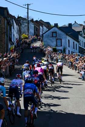 Liege Bastogne Liege 2026 Cycling Race LIEGE, BELGIUM - APRIL 26 : Illustration picture of the peloton climb of Saint-Roch during the 112th edition of Liege Bastogne Liege an UCI World Tour 1.UWT one day cycling road race for Men Elite of 260 km with start in Liege and finish in Liege on April 26, 2026 in Liege, Belgium, 26 04 2026 ( Motordriver Guy De Vuyst - Liege Belgium  Copyright: xVincentxKalutx