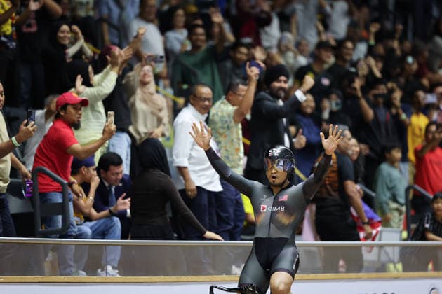 UCI Track World Cup: Nilai Picture by Alex Whitehead SWpix.com - 26 04 2026 - Cycling - UCI Track World Cup: Nilai - Velodrom Nasional Malaysia, Nilai, Malaysia - Men s Sprint - Final for Bronze - Mohd Azizulhasni Awang (Malaysia) wins the bronze medal Copyright: x xSWpix.comx(t axPhotographyxHubxLtd)xAlexxWhitehead SWpix.comx SWP-3030-13338