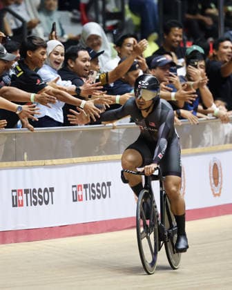 UCI Track World Cup: Nilai Picture by Alex Whitehead SWpix.com - 26 04 2026 - Cycling - UCI Track World Cup: Nilai - Velodrom Nasional Malaysia, Nilai, Malaysia - Men s Sprint - Final for Bronze - Mohd Azizulhasni Awang (Malaysia) wins the bronze medal Copyright: x xSWpix.comx(t axPhotographyxHubxLtd)xAlexxWhitehead SWpix.comx SWP-3030-13339