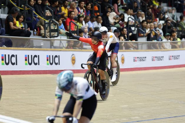 UCI Track World Cup: Nilai Picture by Alex Whitehead SWpix.com - 26 04 2026 - Cycling - UCI Track World Cup: Nilai - Velodrom Nasional Malaysia, Nilai, Malaysia - Women s Keirin - Finals - Final 1-6 For Gold - Lijuan Wang (China)wins the gold medal Copyright: x xSWpix.comx(t axPhotographyxHubxLtd)xAlexxWhitehead SWpix.comx SWP-3030-13360
