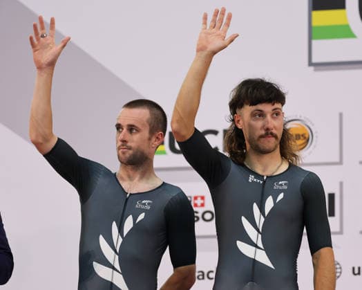 UCI Track World Cup: Nilai Picture by Alex Whitehead SWpix.com - 26 04 2026 - Cycling - UCI Track World Cup: Nilai - Velodrom Nasional Malaysia, Nilai, Malaysia - Men s Madison Podium - George Jackson (New Zealand) and Thomas Sexton (New Zealand) receiving the Silver Medal Copyright: x xSWpix.comx(t axPhotographyxHubxLtd)xAlexxWhitehead SWpix.comx SWP-3030-13363
