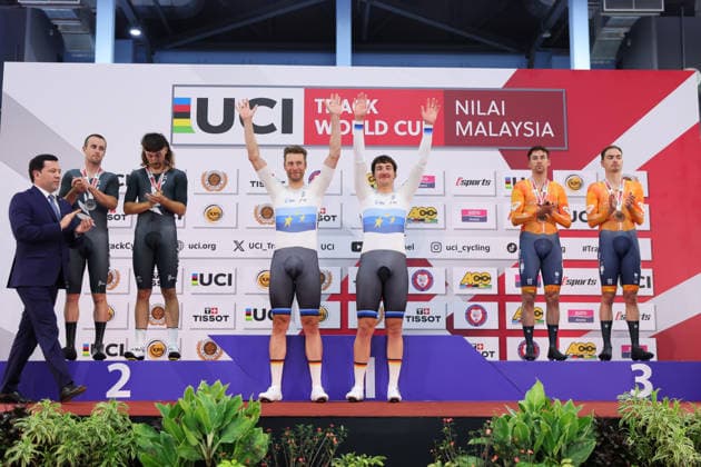 UCI Track World Cup: Nilai Picture by Alex Whitehead SWpix.com - 26 04 2026 - Cycling - UCI Track World Cup: Nilai - Velodrom Nasional Malaysia, Nilai, Malaysia - Men s Madison Podium - Moritz Augenstein (Germany) and Roger Kluge (Germany) receiving the Gold Medal with George Jackson (New Zealand) and Thomas Sexton (New Zealand) receiving the Silver Medal and Yanne Dorenbos (Netherlands) and Vincent Hoppezak (Netherlands) receiving the Bronze Medal Copyright: x xSWpix.comx(t axPhotographyxHubxLtd)xAlexxWhitehead SWpix.comx SWP-3030-13364