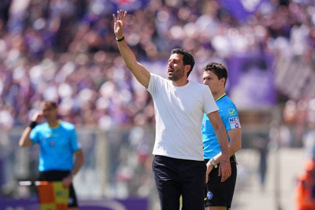SassuoloÕs head coach Fabio Grosso shouts instructions to his players during the Serie A soccer match between Fiorentina and Sassuolo at the Artemio Franchi Stadium in Florence, north Italy - Sunday, April 26, 2026 -  Copyright: xMassimoxPaolone LaPressex