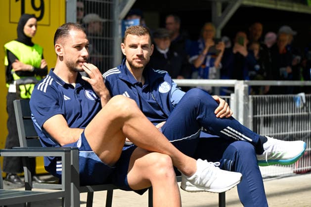 Paderborn, Home Deluxe Arena, 26 04 26, GER, Men, 2 Bundesliga, Season 2025 2026, SC Paderborn 07 FC Schalke 04 Picture from left Edin DZEKO Schalke and Nikola KATIC Schalke are missing due to injury DFL regulations prohibit any use of photographs as image sequences and or quasi video NRW Germany