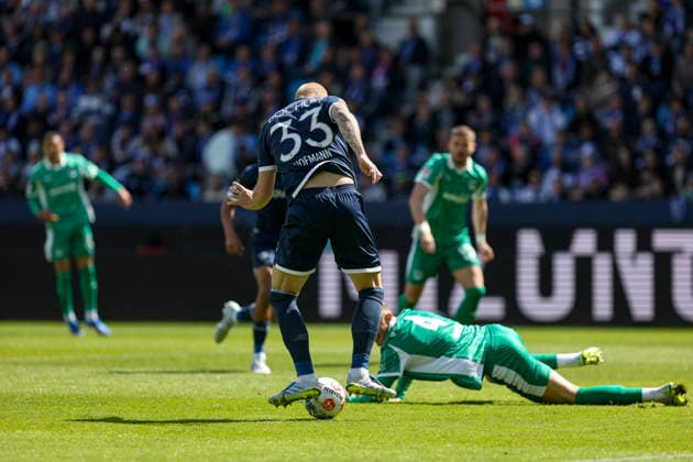 26 04 2026, GER, Soccer, Men, 2 BL, Season 2025 2026, Vfl Bochum vs SpVgg Greuther Fürth Philipp Hofmann Bochum scores the goal for 1 0 Bochum vonovia Ruhrstadion Nordrhein Westfalen Germany Copyright: xAdrianxSchlüterx