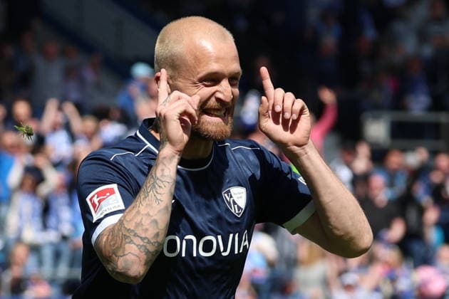 26 04 2026, xrekx, Fußball 2 Bundesliga, VfL Bochum SpVgg Greuther Fuerth v l Torjubel nach dem Tor zum celebrating the goal celebrate 1 0 durch Philipp Hofmann VfL Bochum DFL DFB REGULATIONS PROHIBIT ANY USE OF PHOTOGRAPHS as IMAGE SEQUENCES and or QUASI VIDEO Bochum