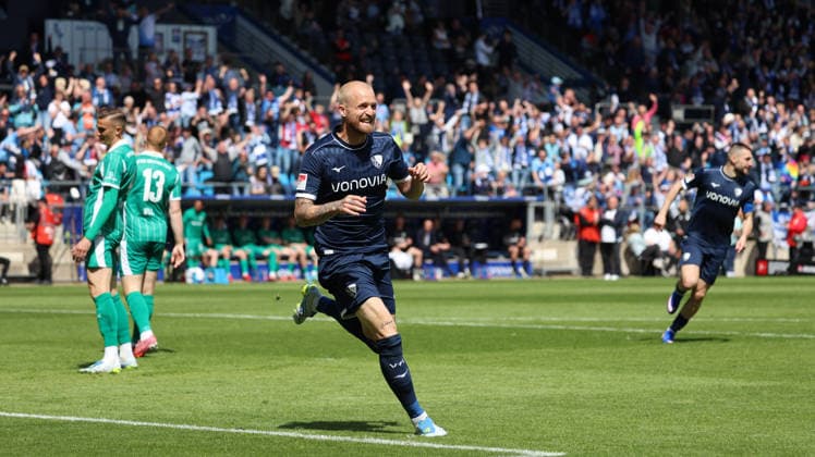 26 04 2026, xrekx, Fußball 2 Bundesliga, VfL Bochum SpVgg Greuther Fuerth v l Torjubel nach dem Tor zum celebrating the goal celebrate 1 0 durch Philipp Hofmann VfL Bochum DFL DFB REGULATIONS PROHIBIT ANY USE OF PHOTOGRAPHS as IMAGE SEQUENCES and or QUASI VIDEO Bochum