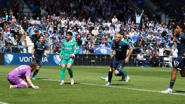 26 04 2026, xrekx, Fußball 2 Bundesliga, VfL Bochum SpVgg Greuther Fuerth v l Torjubel nach dem Tor zum celebrating the goal celebrate 1 0 durch Philipp Hofmann VfL Bochum DFL DFB REGULATIONS PROHIBIT ANY USE OF PHOTOGRAPHS as IMAGE SEQUENCES and or QUASI VIDEO Bochum