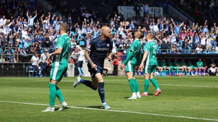 26 04 2026, xrekx, Fußball 2 Bundesliga, VfL Bochum SpVgg Greuther Fuerth v l Torjubel nach dem Tor zum celebrating the goal celebrate 1 0 durch Philipp Hofmann VfL Bochum DFL DFB REGULATIONS PROHIBIT ANY USE OF PHOTOGRAPHS as IMAGE SEQUENCES and or QUASI VIDEO Bochum