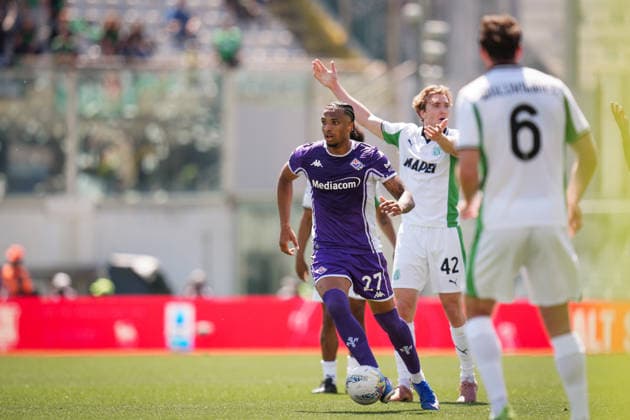 Fiorentina s Cher Ndour fights for the ball with SassuoloÕs Kristian Thorstvedt during the Serie A soccer match between Fiorentina and Sassuolo at the Artemio Franchi Stadium in Florence, north Italy - Sunday, April 26, 2026 -  Copyright: xMassimoxPaolone LaPressex