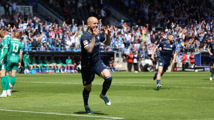 26 04 2026, xrekx, Fußball 2 Bundesliga, VfL Bochum SpVgg Greuther Fuerth v l Torjubel nach dem Tor zum celebrating the goal celebrate 1 0 durch Philipp Hofmann VfL Bochum DFL DFB REGULATIONS PROHIBIT ANY USE OF PHOTOGRAPHS as IMAGE SEQUENCES and or QUASI VIDEO Bochum