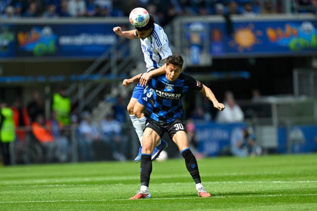 Paderborn, Home Deluxe Arena, 26 04 26, GER, Herren, 2 Bundesliga, Saison 2025 2026, SC Paderborn 07 FC Schalke 04 Bild v li im Zweikampf Mertcan AYHAN Schalke und Stefano MARINO Paderborn im Kopfball, Kopfballduell DFL regulations prohibit any use of photographs as image sequences and or quasi video NRW Deutschland