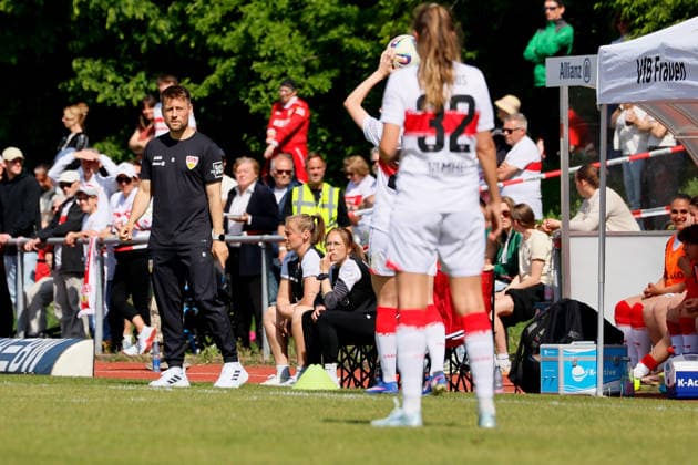 26 04 2026, Germany, Stuttgart, Soccer 2 Womens Bundesliga, Matchday 15, VfB Stuttgart vs SV Meppen 1912, VfB Coach Nico Schneck