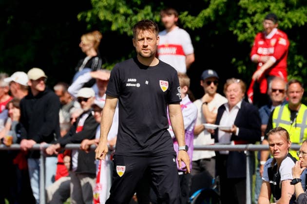 26 04 2026, Germany, Stuttgart, Soccer 2 Womens Bundesliga, Matchday 15, VfB Stuttgart vs SV Meppen 1912, VfB Coach Nico Schneck