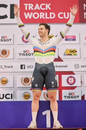 UCI Track World Cup: Nilai Picture by Alex Whitehead SWpix.com - 26 04 2026 - Cycling - UCI Track World Cup: Nilai - Velodrom Nasional Malaysia, Nilai, Malaysia - Men s Sprint Podium - Harrie Lavreysen (Netherlands) receiving the Gold Medal Copyright: x xSWpix.comx(t axPhotographyxHubxLtd)xAlexxWhitehead SWpix.comx SWP-3030-13397