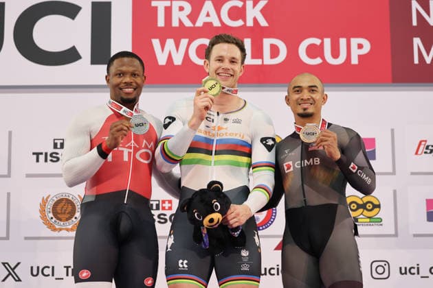 UCI Track World Cup: Nilai Picture by Alex Whitehead SWpix.com - 26 04 2026 - Cycling - UCI Track World Cup: Nilai - Velodrom Nasional Malaysia, Nilai, Malaysia - Men s Sprint Podium - Harrie Lavreysen (Netherlands) receiving the Gold Medal with Nicholas Paul (Trinidad and Tobago) receiving the Silver Medal and Mohd Azizulhasni Awang (Malaysia) receiving the Bronze Medal Copyright: x xSWpix.comx(t axPhotographyxHubxLtd)xAlexxWhitehead SWpix.comx SWP-3030-13401