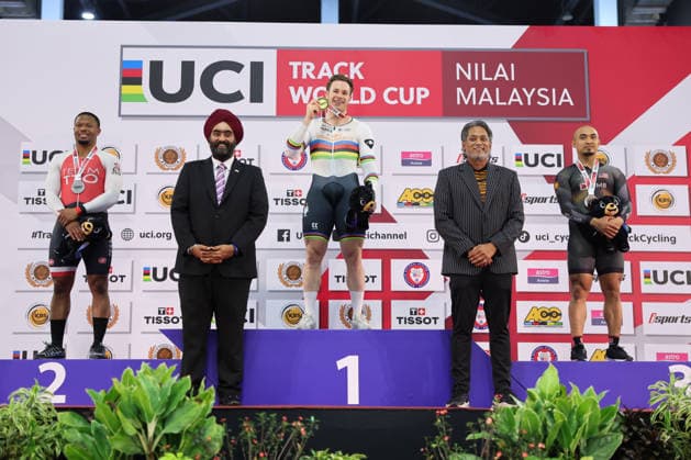 UCI Track World Cup: Nilai Picture by Alex Whitehead SWpix.com - 26 04 2026 - Cycling - UCI Track World Cup: Nilai - Velodrom Nasional Malaysia, Nilai, Malaysia - Men s Sprint Podium - Harrie Lavreysen (Netherlands) receiving the Gold Medal with Nicholas Paul (Trinidad and Tobago) receiving the Silver Medal and Mohd Azizulhasni Awang (Malaysia) receiving the Bronze Medal Copyright: x xSWpix.comx(t axPhotographyxHubxLtd)xAlexxWhitehead SWpix.comx SWP-3030-13409