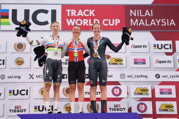 UCI Track World Cup: Nilai Picture by Alex Whitehead SWpix.com - 26 04 2026 - Cycling - UCI Track World Cup: Nilai - Velodrom Nasional Malaysia, Nilai, Malaysia - Women s Omnium Podium - Anita Yvonne Stenberg (Norway) receiving the Gold Medal with Lorena Wiebes (Netherlands) receiving the Silver Medal and Samantha Donnelly (New Zealand)receiving the Bronze Medal Copyright: x xSWpix.comx(t axPhotographyxHubxLtd)xAlexxWhitehead SWpix.comx SWP-3030-13413